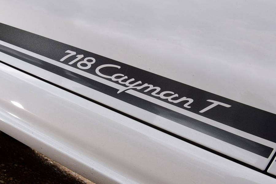 Логотип Porsche 718 Cayman T (982C) 2019 года  (UK) (фото 13 из 40)